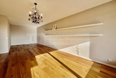 5 Rooms Flat, Flat with front and rear views
