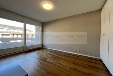 5 Rooms Flat, Flat with front and rear views