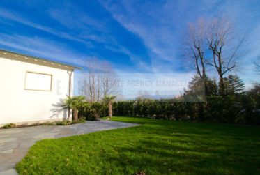 10 Rooms House, Villa