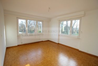 10 Rooms House, Villa