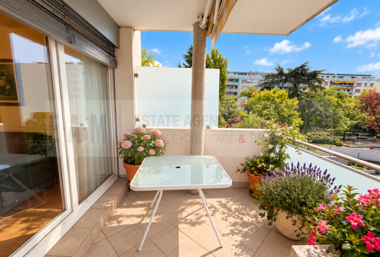 Spacious and bright : close to the United Nations